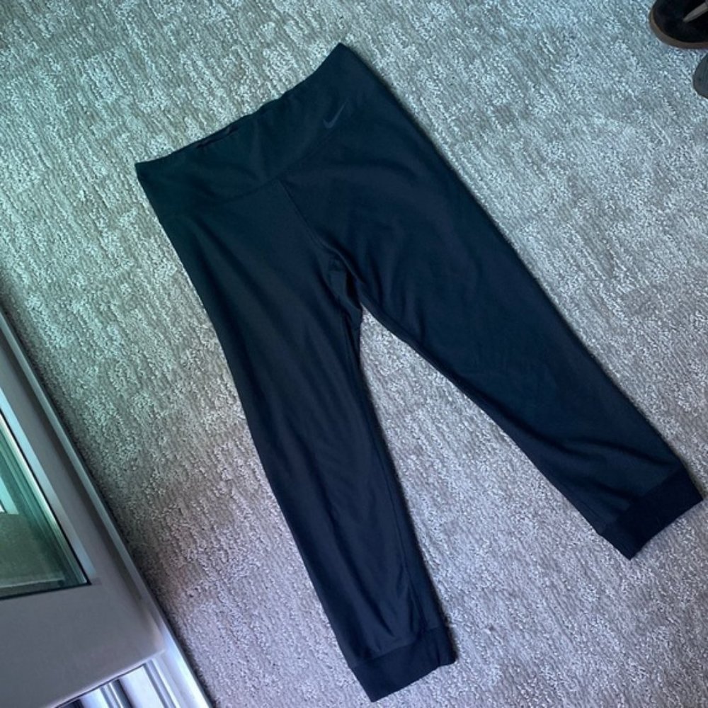 Black Nike Cropped Leggings